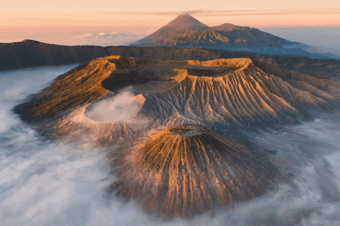 7-Day Java Overland Adventure Tour Ending in Bali